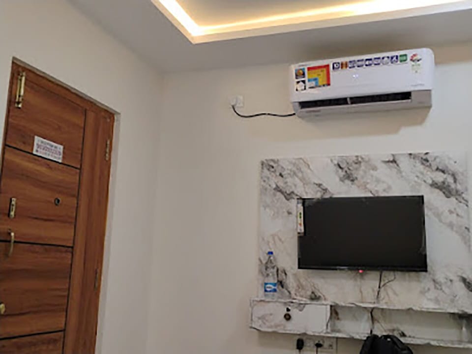 Deluxe Double Room, City View | Free WiFi