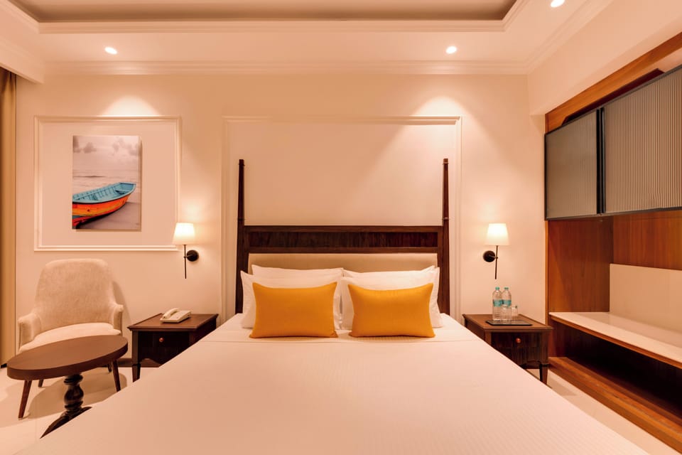 Deluxe Double Room with Pool View | Desk, laptop workspace, bed sheets, wheelchair access