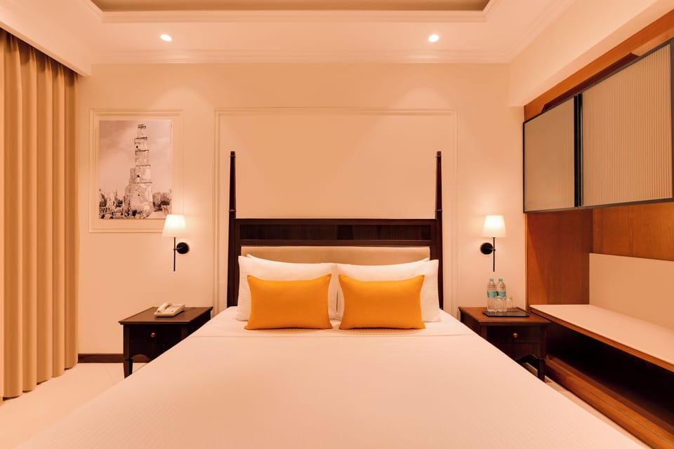 Superior Double Room with Pool view | Desk, laptop workspace, bed sheets, wheelchair access