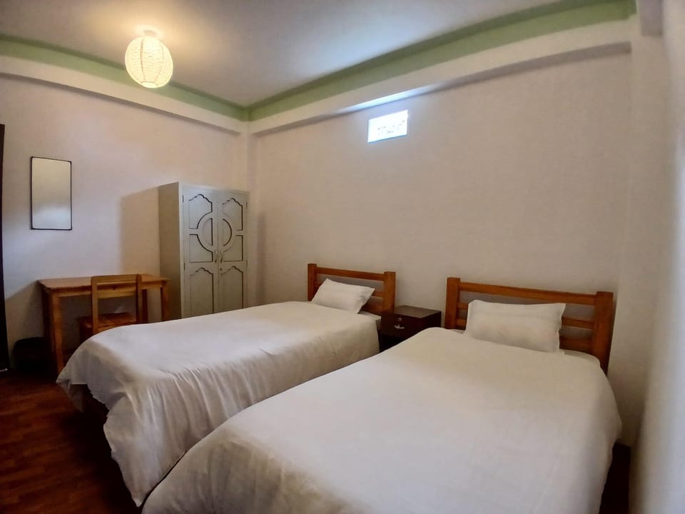 Basic Double or Twin Room | WiFi (free)