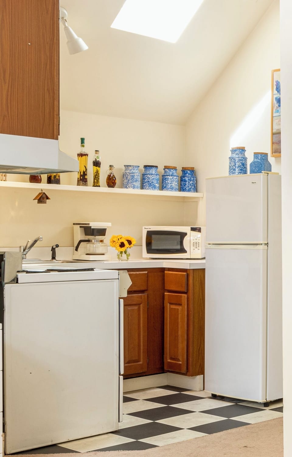 Deluxe Studio Suite, 1 King Bed, Balcony (Room #11) | Private kitchenette