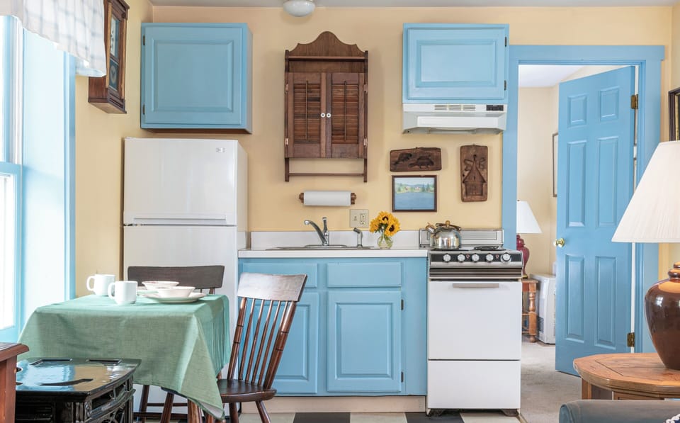 Deluxe Suite, 2 Bedrooms (Room #9) | Private kitchenette