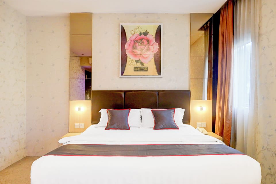 Deluxe Double Room | Desk, WiFi (free), bed sheets