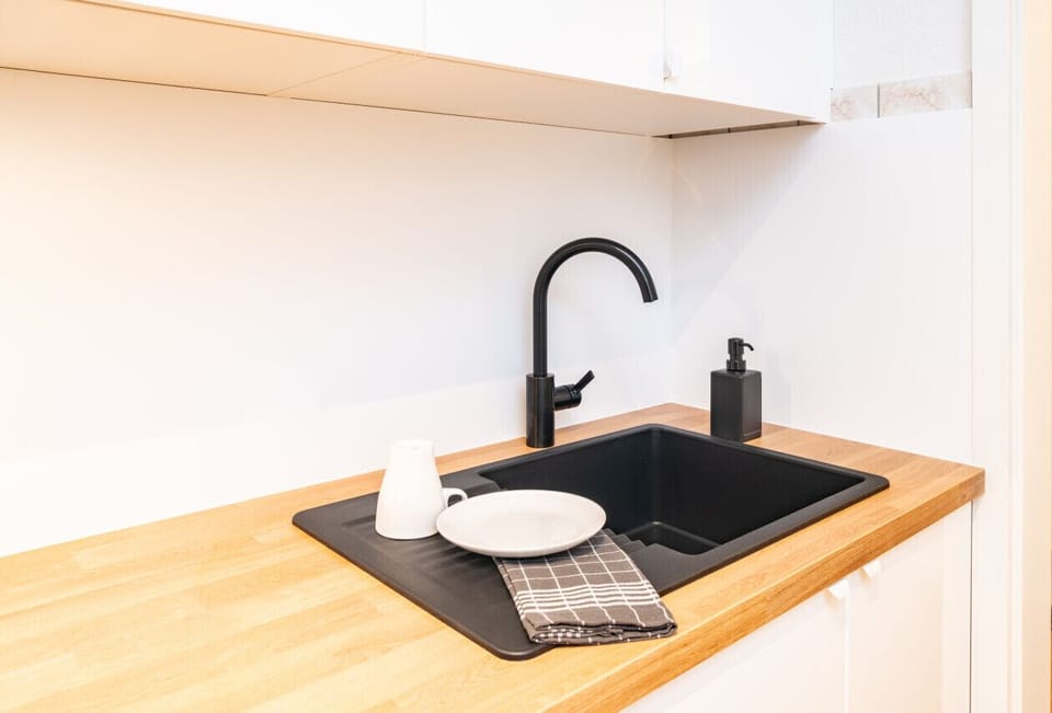 Apartment, 1 Bedroom (329112) | Private kitchen | Coffee/tea maker, dining tables