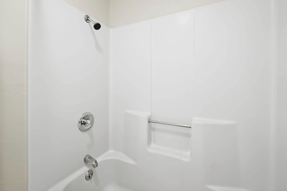 Room, 1 King Bed | Bathroom | Free toiletries, towels