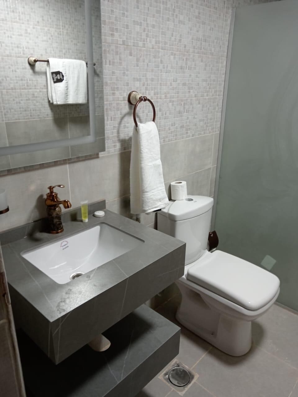 Combined shower/tub, slippers, soap, shampoo
