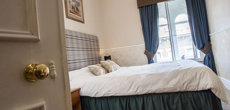 Double Room (Small) | Desk, iron/ironing board, free WiFi
