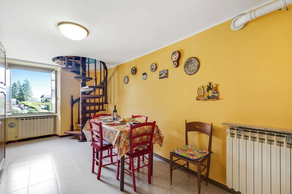 Family Apartment, 2 Bedrooms, Microwave (Old Pella: 100m to Lake Orta, Terrace) | Dining