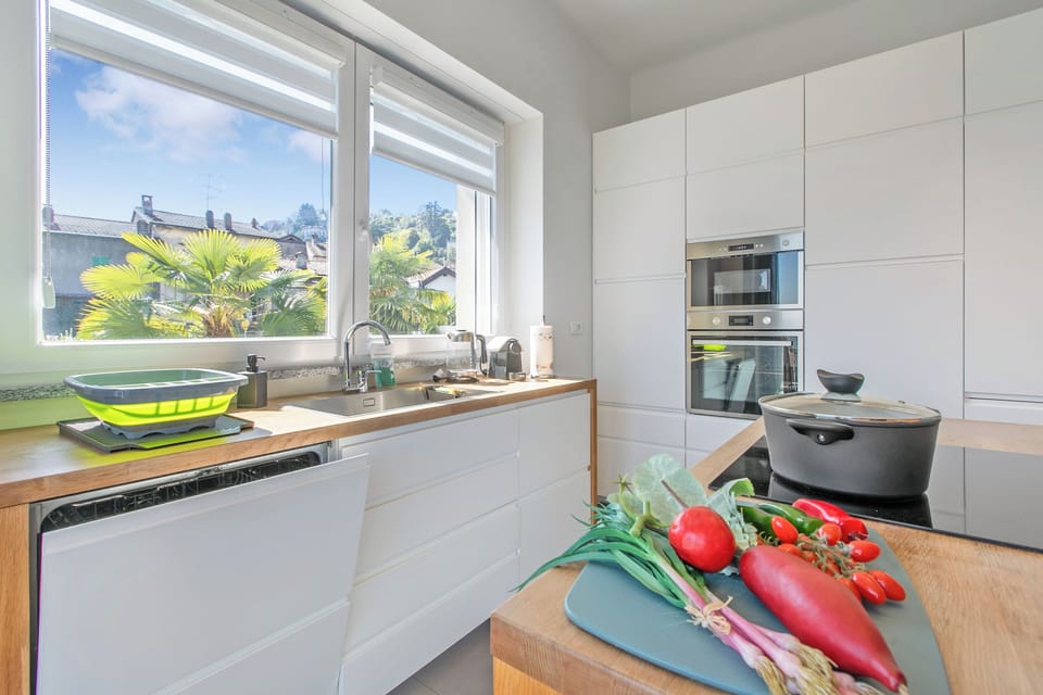 Family Apartment, 2 Bedrooms, 2 Bathrooms, Lakeside (Suono del Lago 100m from Lake) | Private kitchen