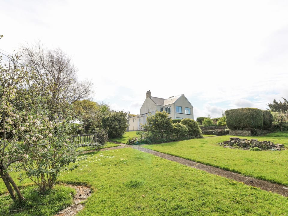 Cottage | Property grounds