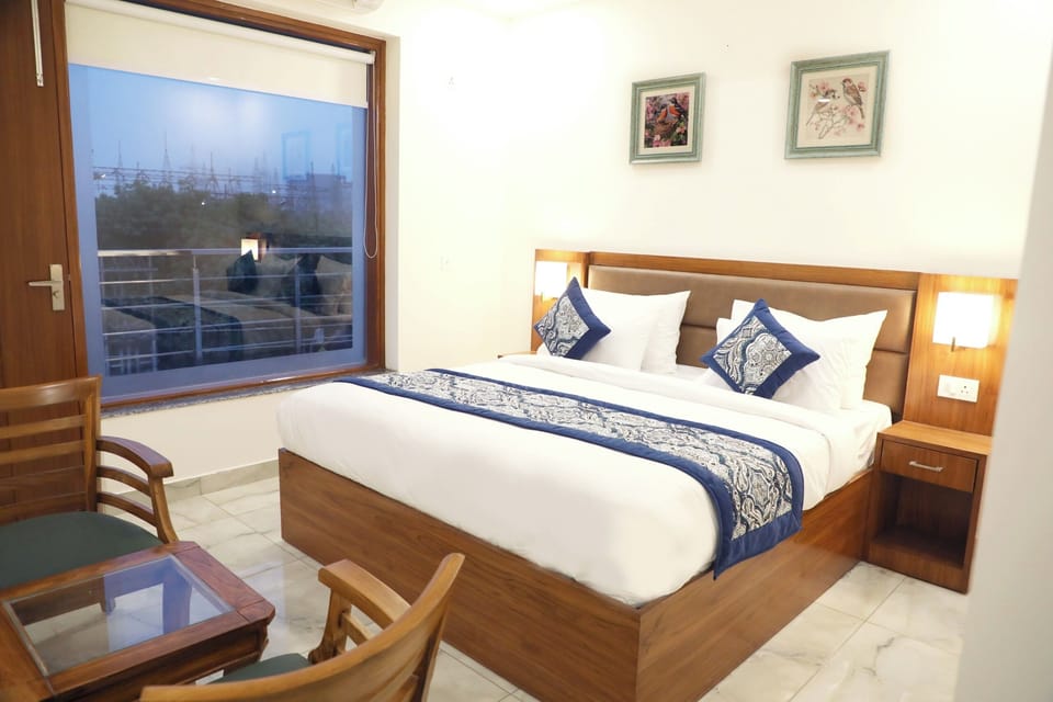 Executive Double Room | Desk, laptop workspace, free WiFi