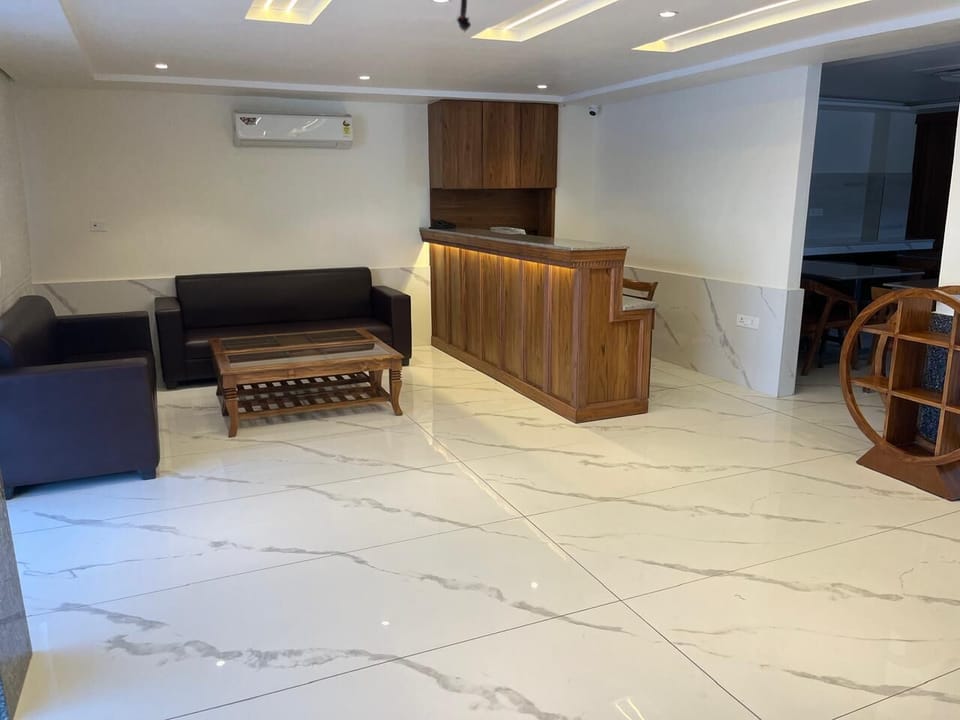 Hotel Sandal Tree Express Hotel in Noida