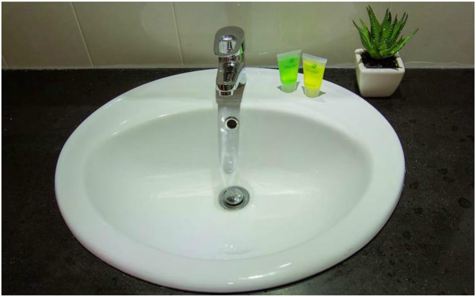 Bathroom sink