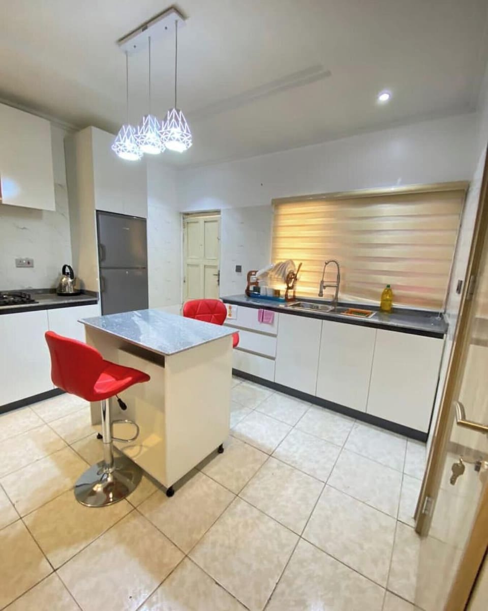 Deluxe Apartment, Balcony, City View | Private kitchen | Fridge, microwave, oven, stovetop
