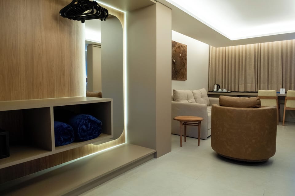 Deluxe Family Room | Minibar, in-room safe, desk, laptop workspace