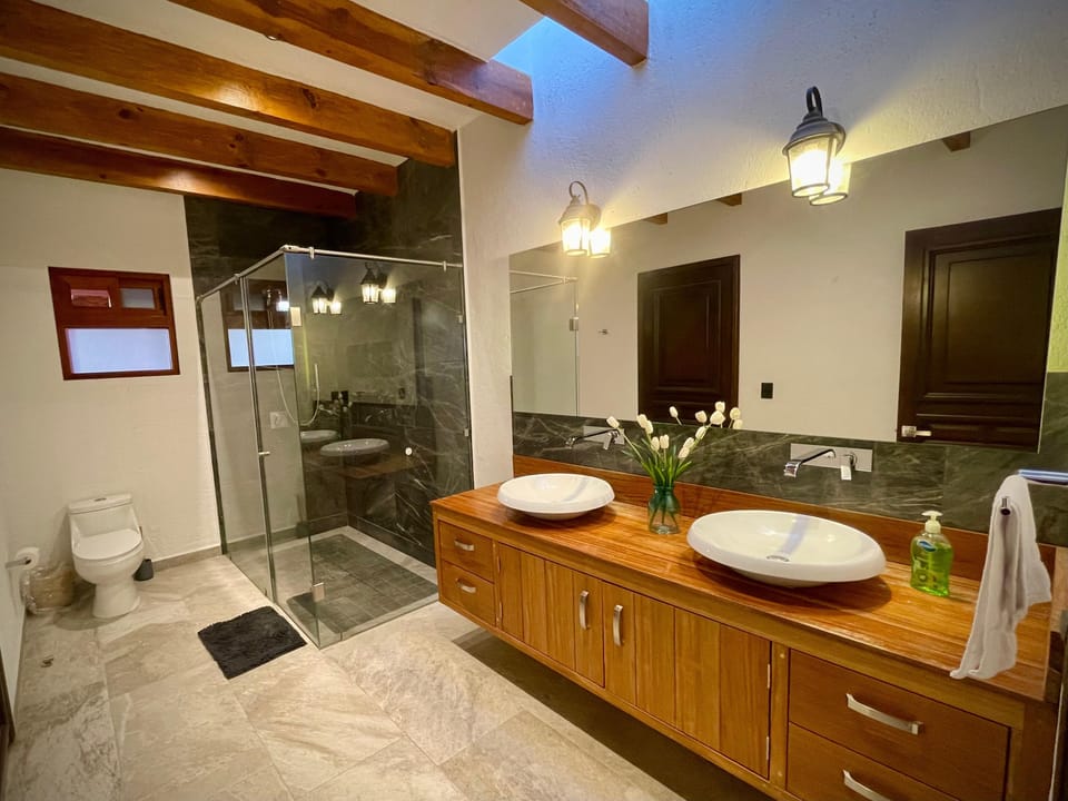 Family Triple Room, Balcony, Courtyard View | Bathroom | Towels, soap, shampoo, toilet paper