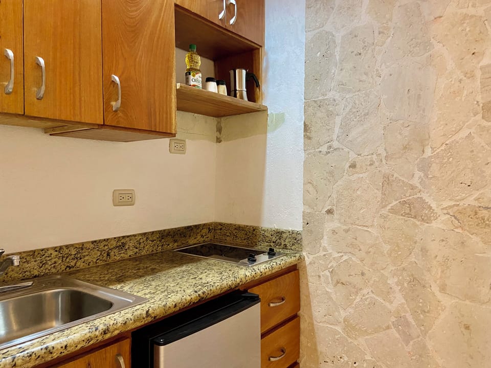 Comfort Studio, Patio, Garden View | Private kitchen
