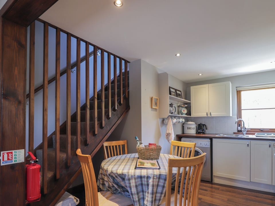 Cottage | Dining