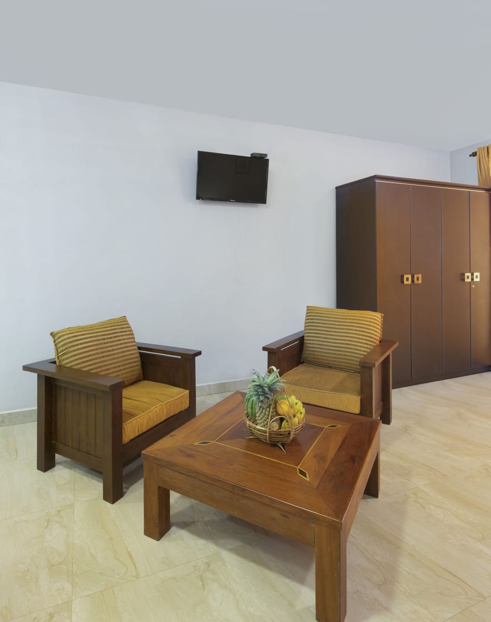 Superior Room, 1 Bedroom, Balcony | 1 bedroom, in-room safe, desk, soundproofing