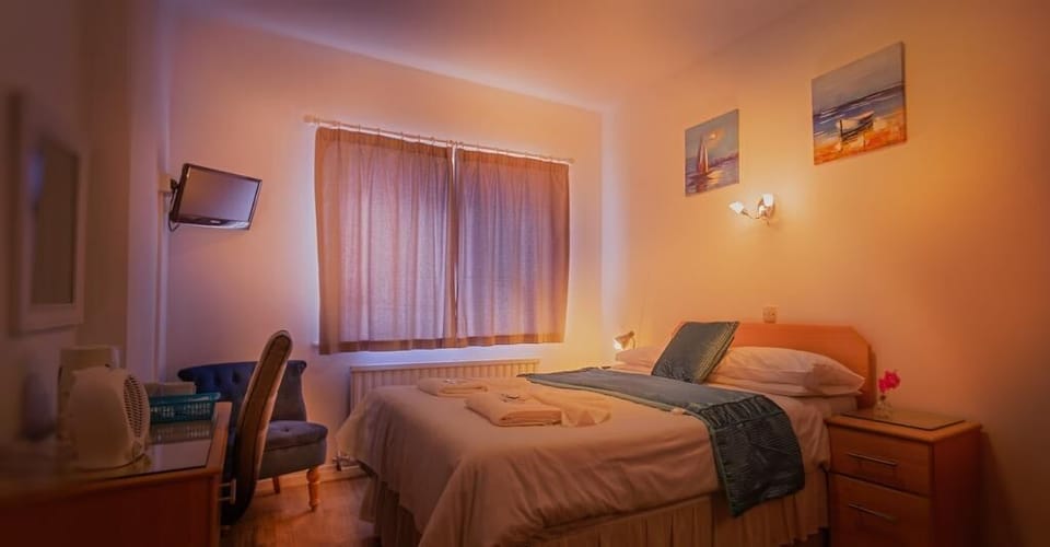 Classic Double Room | Desk, blackout drapes, iron/ironing board (on request), WiFi (free)