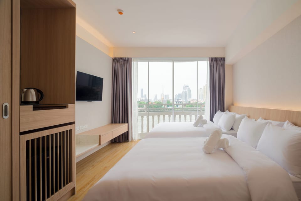 Deluxe Jacuzzi Room with River View | In-room safe, free WiFi