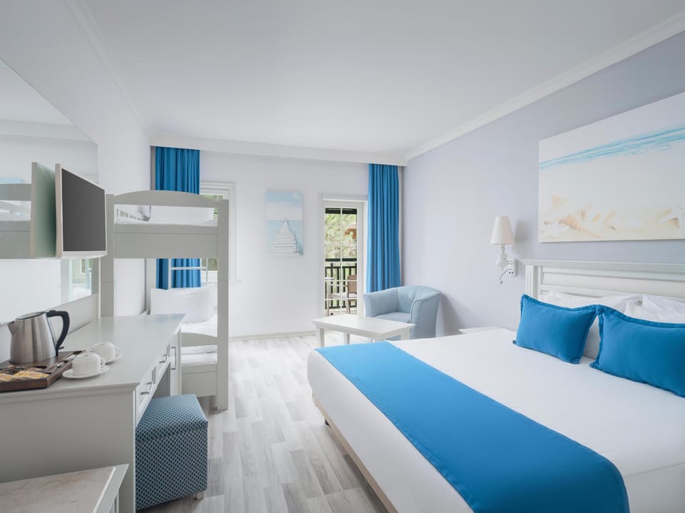 Standard Quad Room | Premium bedding, minibar, in-room safe, soundproofing