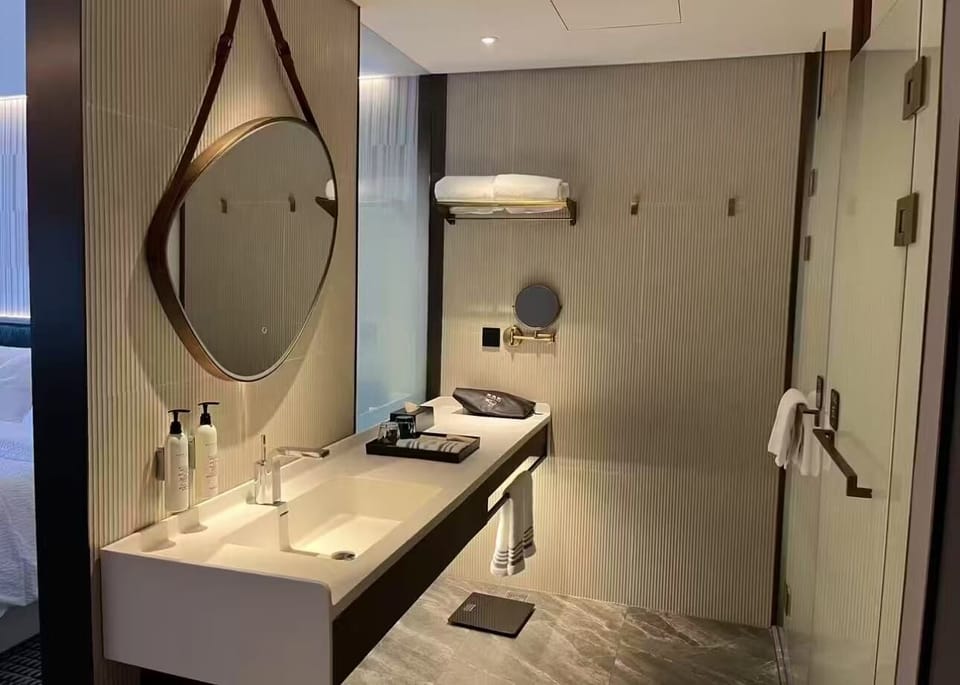 Classic Double or Twin Room | Desk, laptop workspace, WiFi (free)