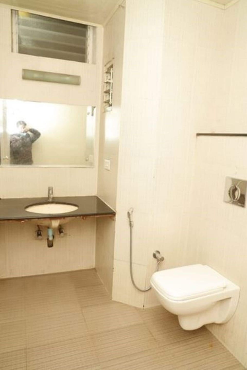 Classic Room | Bathroom | Shower, towels, soap, shampoo