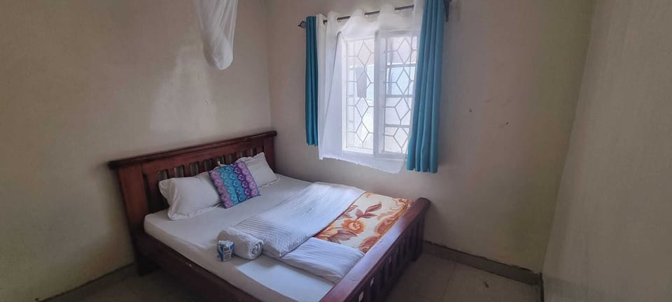 Standard Double Room | Free WiFi, bed sheets
