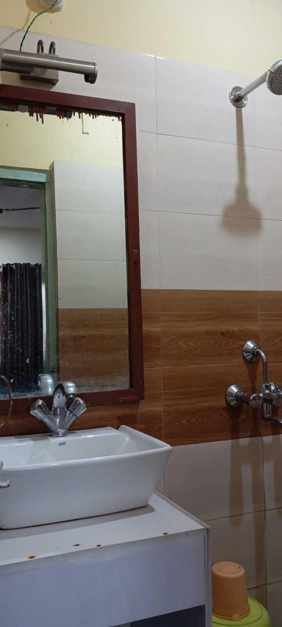 Basic Double Room | Bathroom