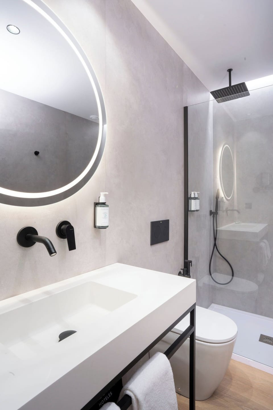 Single Room | Bathroom | Shower, hair dryer, towels, soap