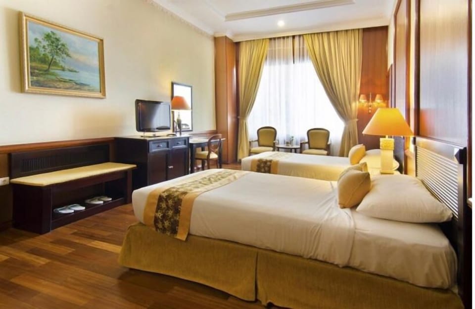 Superior Twin Room | Premium bedding, in-room safe, desk, WiFi (free)
