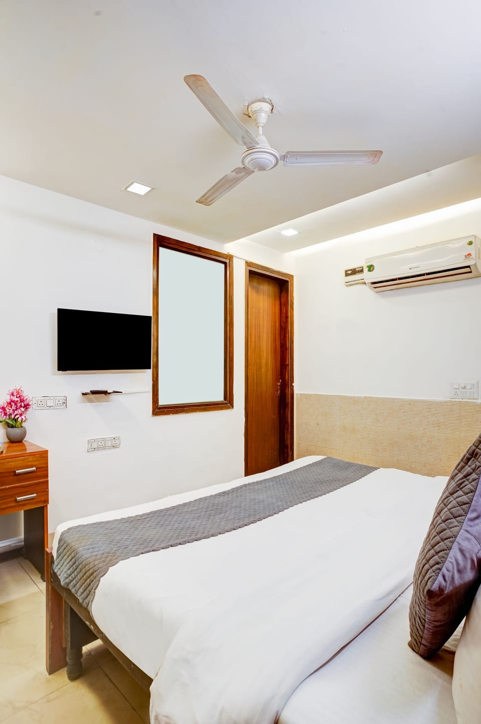 Superior Room | Premium bedding, desk, free WiFi, bed sheets
