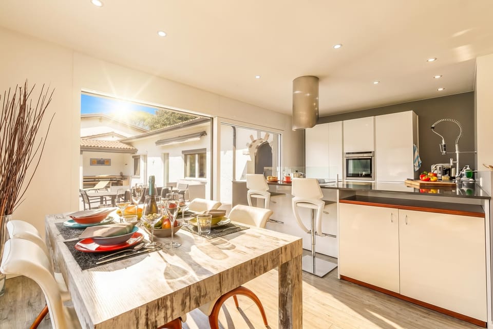 Standard Villa, 3 Bedrooms, 2 Bathrooms (La Rotonda) | Dining
