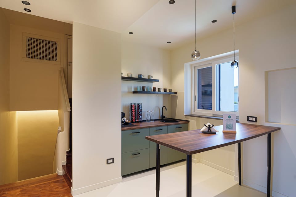 Daily continental breakfast (EUR 8 per person)