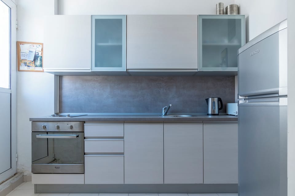 Panoramic Apartment, City View | Private kitchen | Electric kettle, toaster