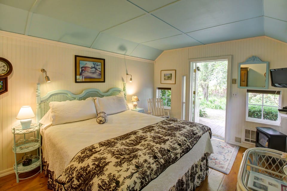 Honeymoon Cottage, 1 Bedroom, Jetted Tub, Garden View | In-room safe, blackout drapes, soundproofing, iron/ironing board