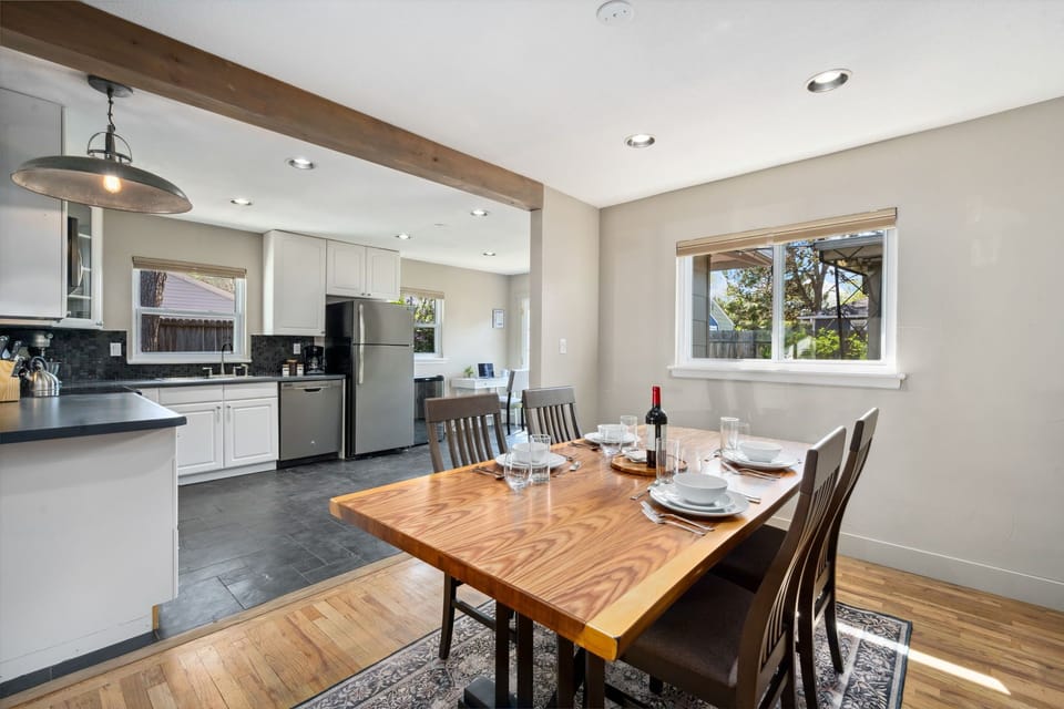 House, 1 King Bed with Sofa bed, Garden View (Magnolia Hideaway) | Dining