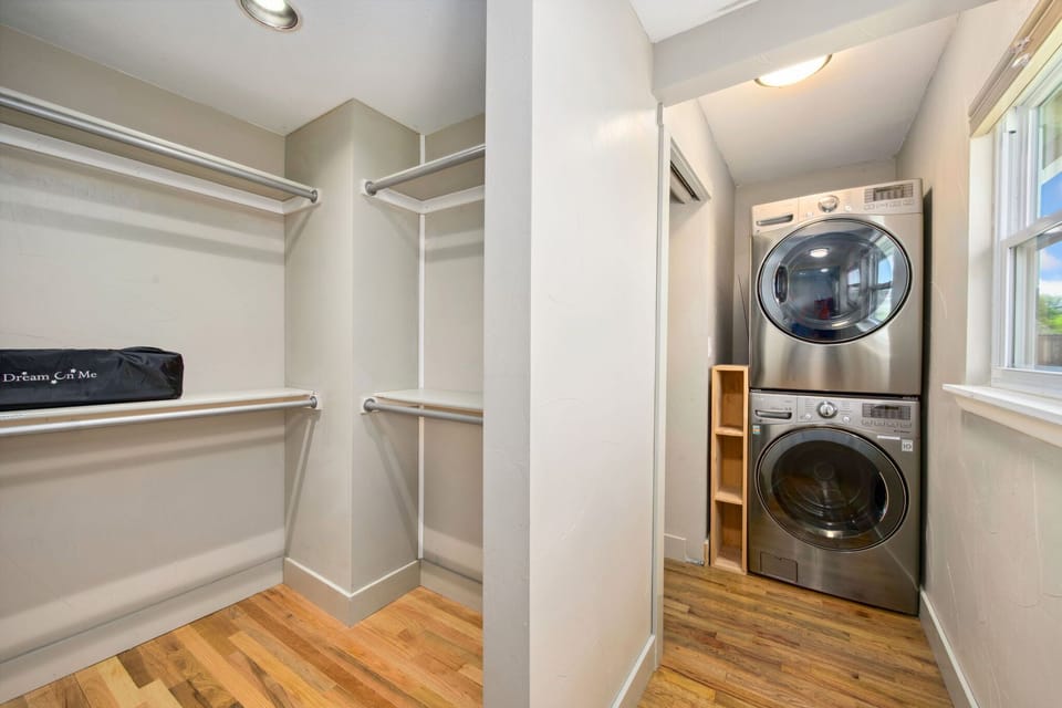 Magnolia Hideaway - Pet Friendly w/ Fireplace House in Fort Collins