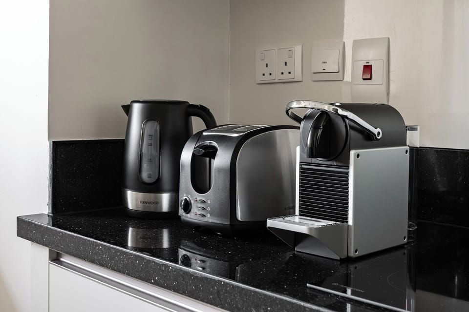 Premium Apartment, 2 Bedrooms, Canal View | Private kitchen | Full-size fridge, microwave, oven, stovetop