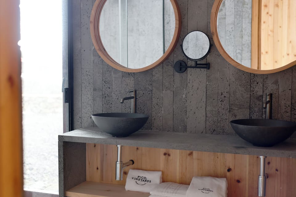 Superior Double or Twin Room, Patio, Vineyard View | Bathroom | Shower, free toiletries, hair dryer, towels