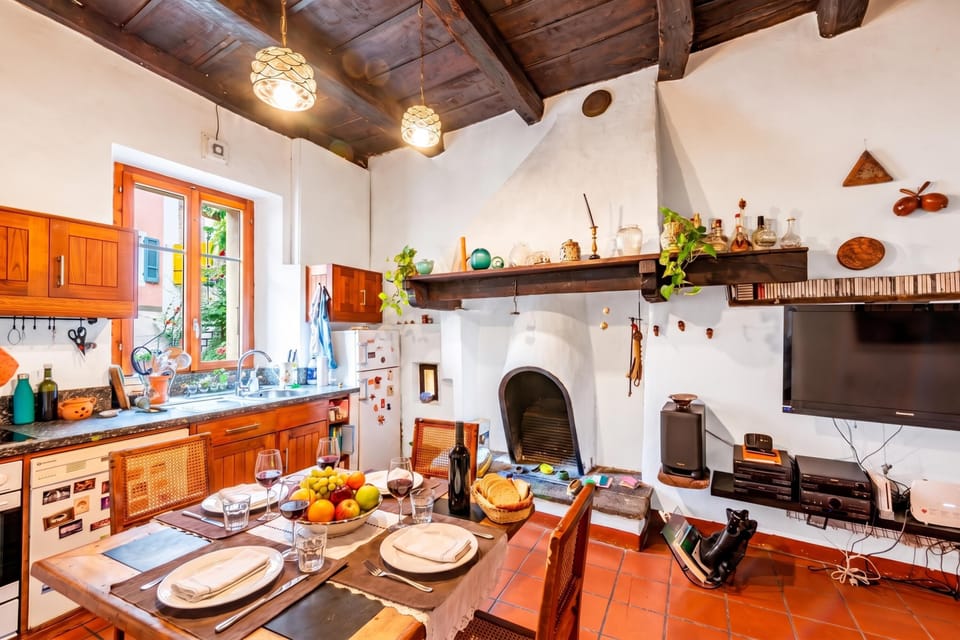 Standard House, 2 Bedrooms, Balcony, Mountainside (Antica Torre with Garden in Carona) | Private kitchen