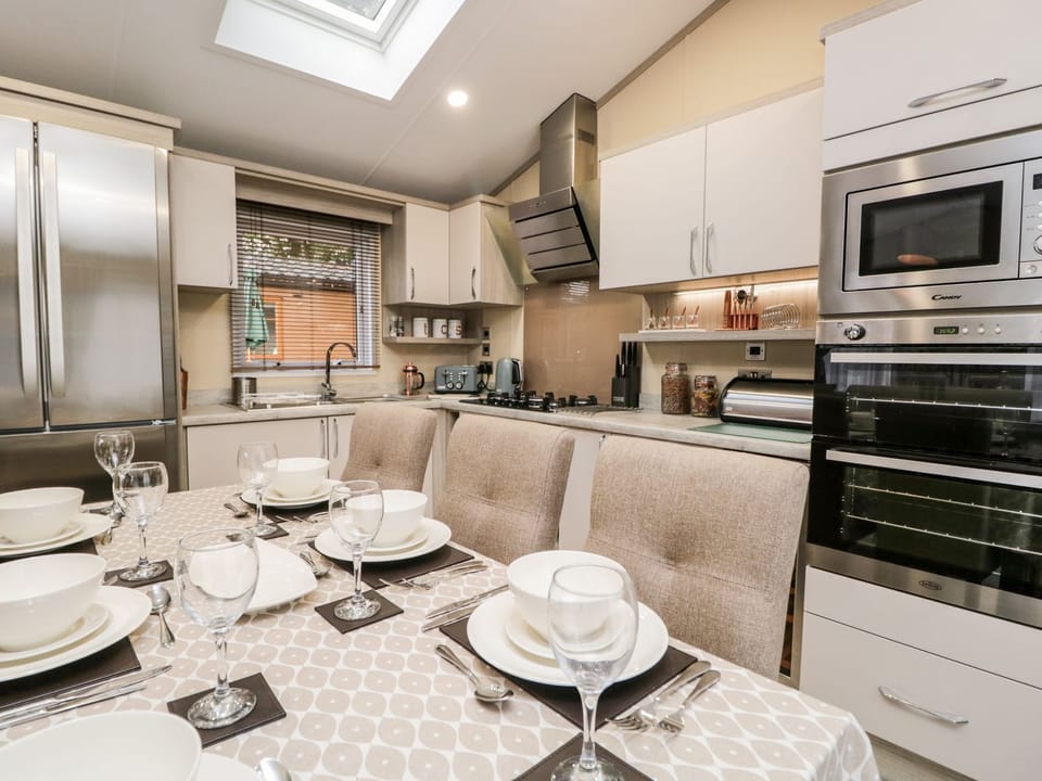 Fridge, microwave, dishwasher, toaster