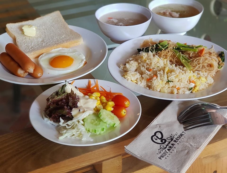 Daily buffet breakfast for a fee