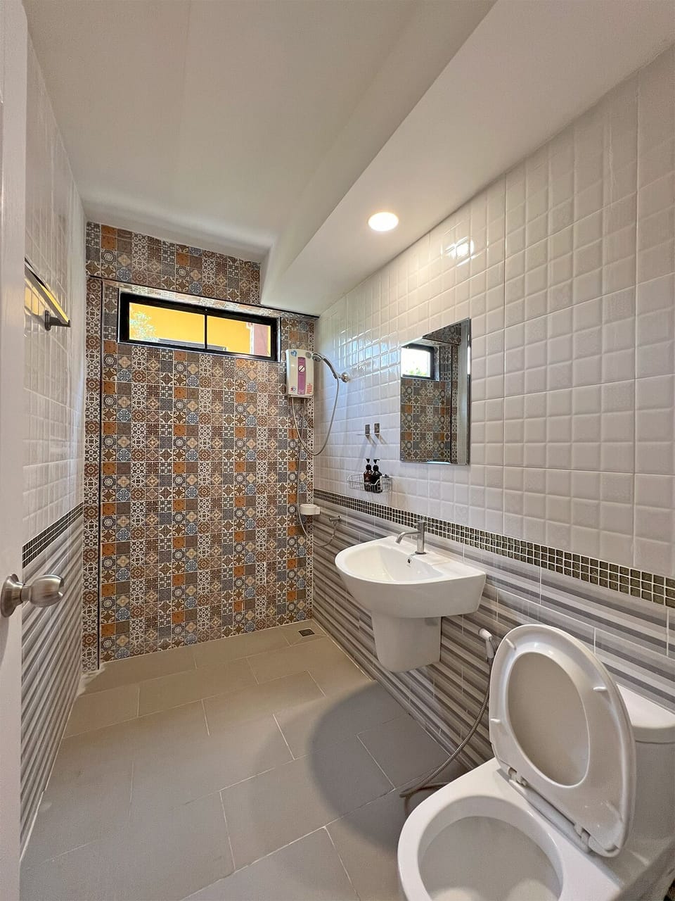 Family Room 5 people | Bathroom | Shower, towels, soap, shampoo