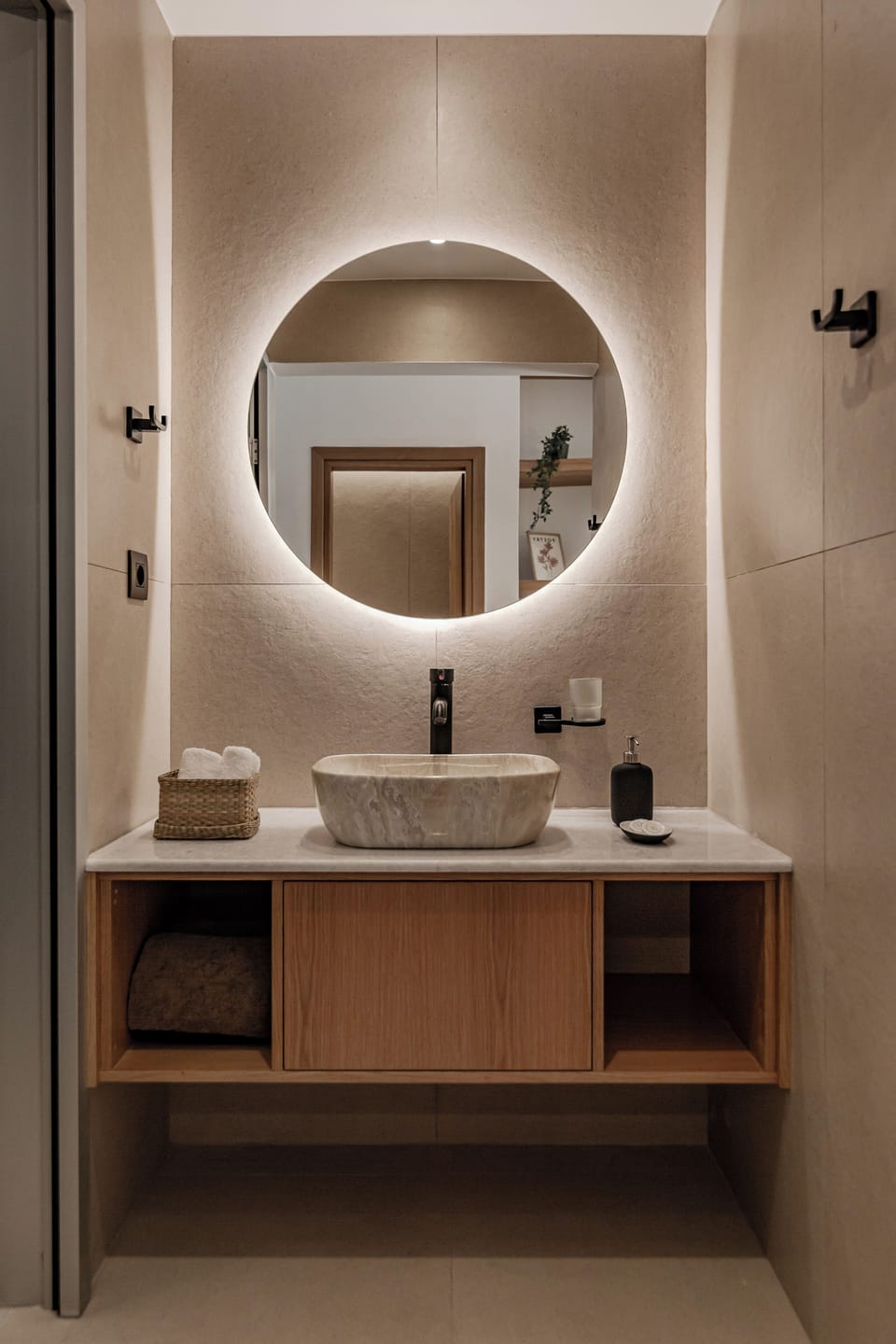 Standard Suite | Bathroom | Rainfall showerhead, free toiletries, hair dryer, towels