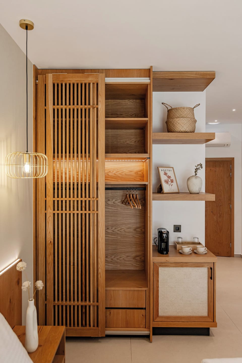 1 bedroom, premium bedding, pillowtop beds, desk