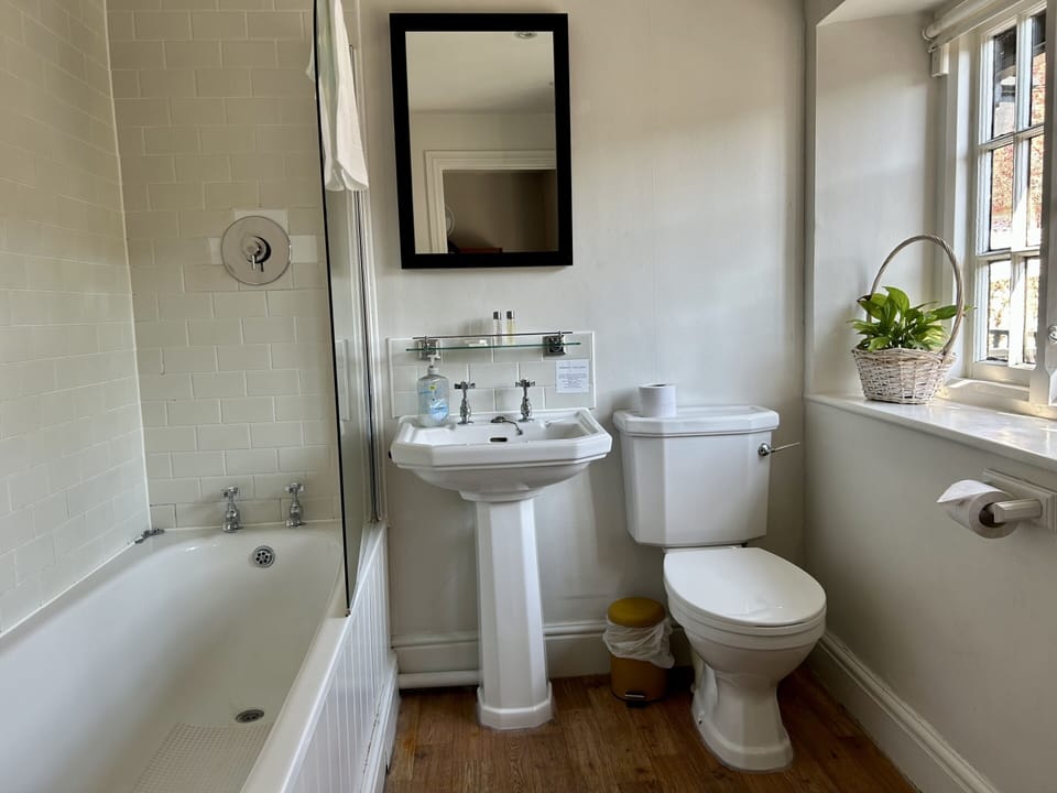 Standard Twin Room, Ensuite | Bathroom