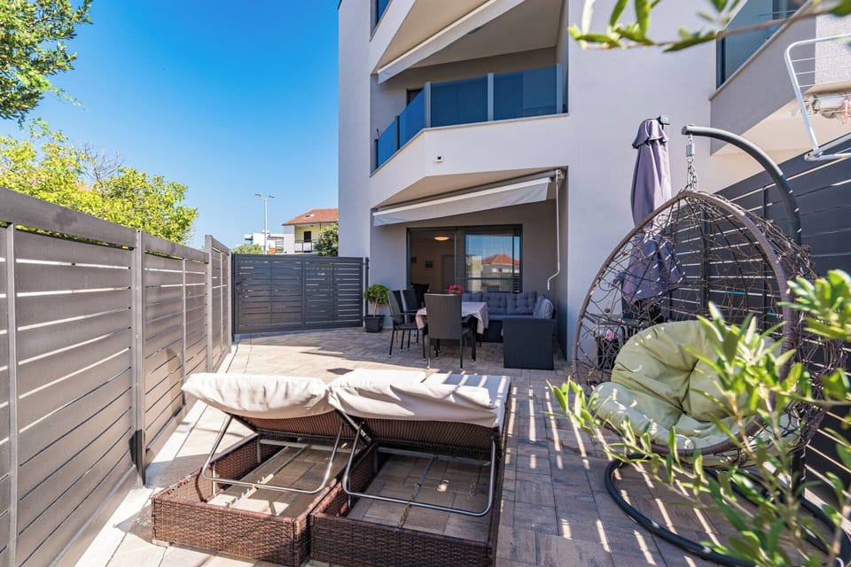 Apartment | Outdoor dining