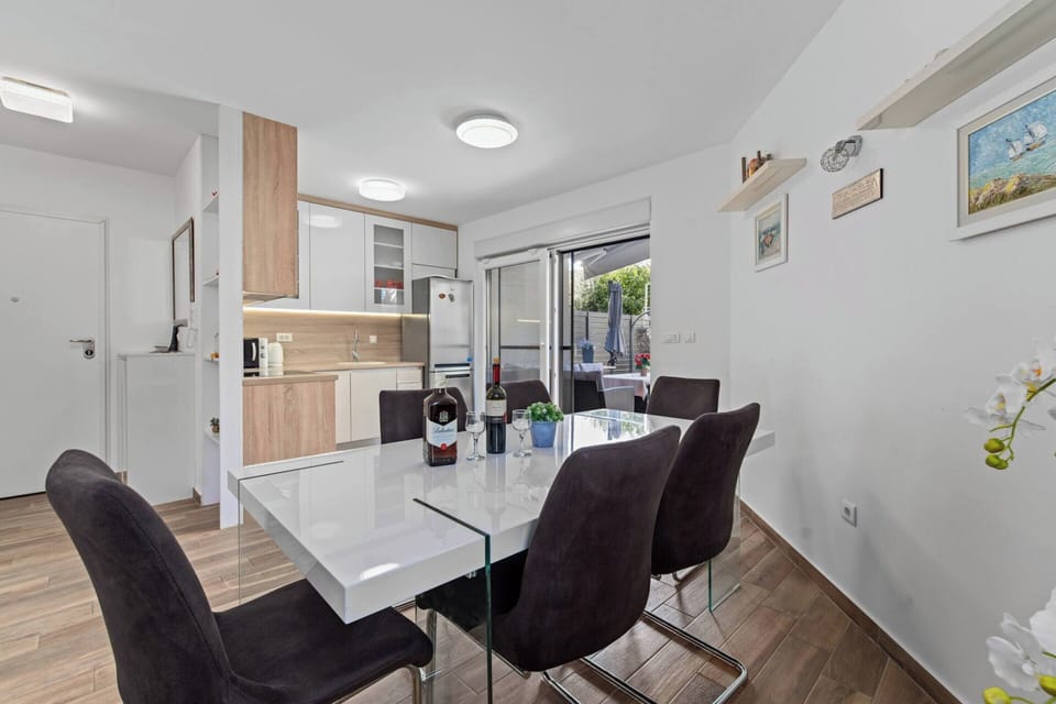 Apartment | Dining